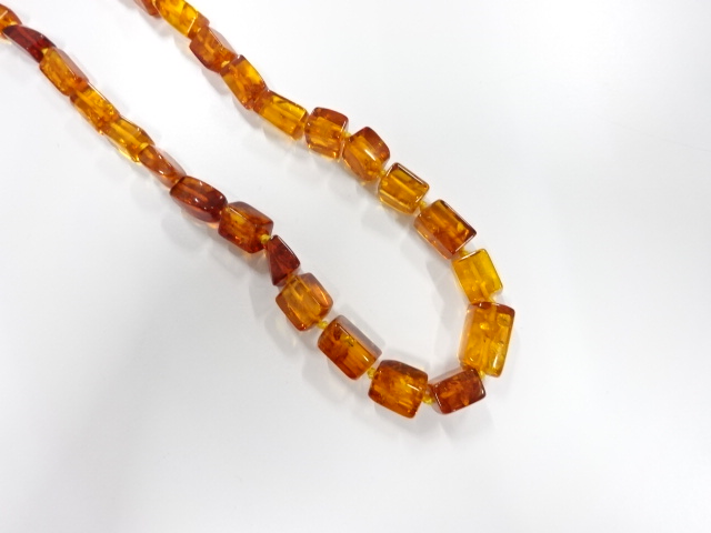 琥珀　ネックレス